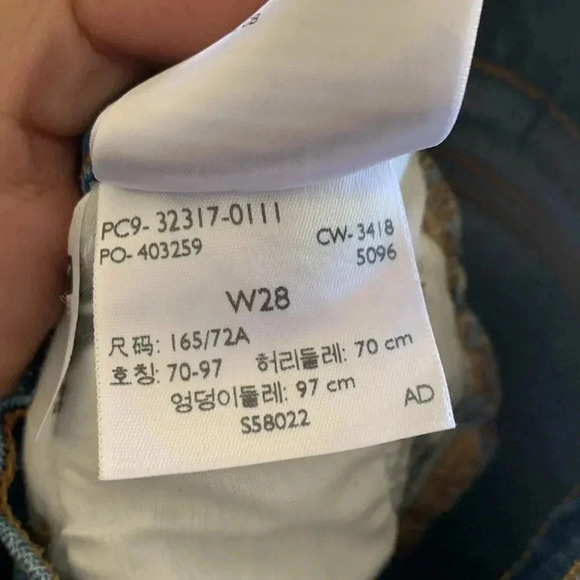 LEVI'S Button Fly 501 Shorts in Back to Your Heart Lightly Size 28 - Picture 7 of 7